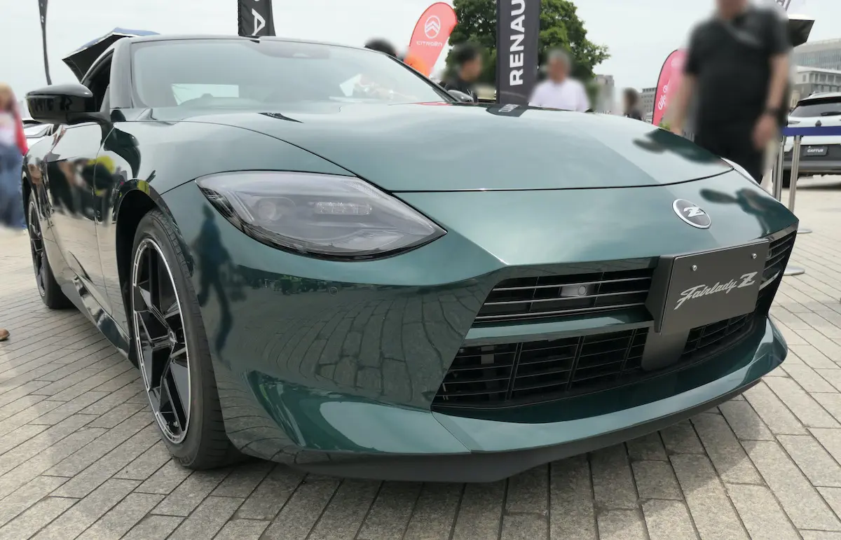 RZ34 フェアレディZ 2027年型 基準車 右前