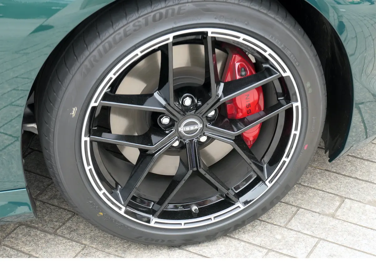 RZ34 フェアレディZ 2027年型 基準車 右前輪