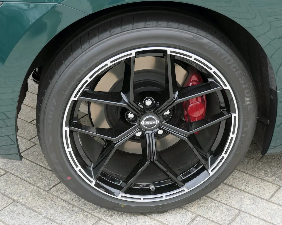 RZ34 フェアレディZ 2027年型 基準車 右後輪