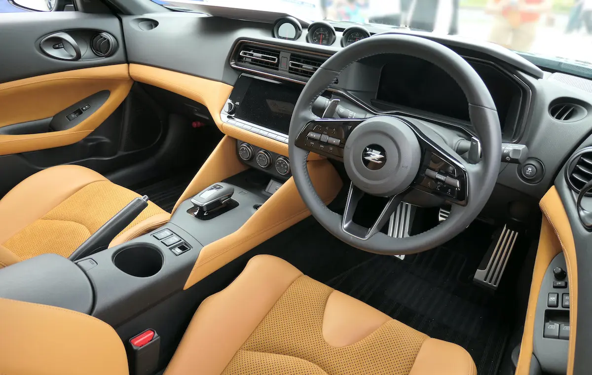 RZ34 フェアレディZ 2027年型 基準車 内装運転席側