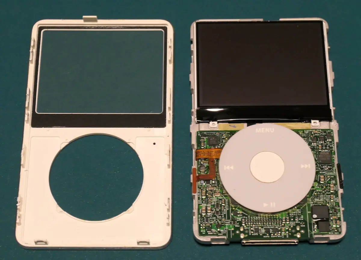 iPod第五世代プラスチック外装外し2